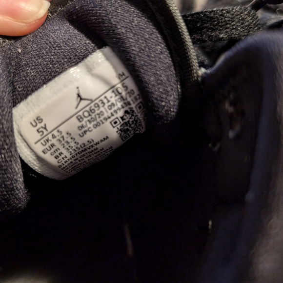 Nike Air Jordan 1 Mid SE sneakers size Youth 5 - Picture 4 of 5